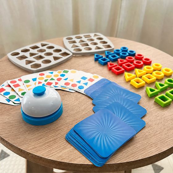 Juego de encastre de formas